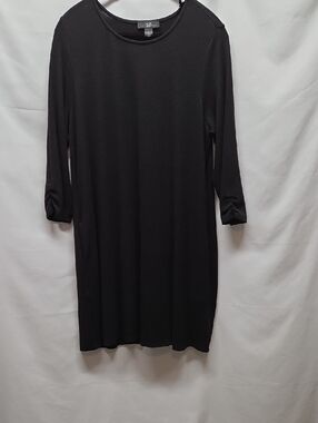AGB Black Midi Shift Sweater Dress with Crew Neck and Ruched Sleeves